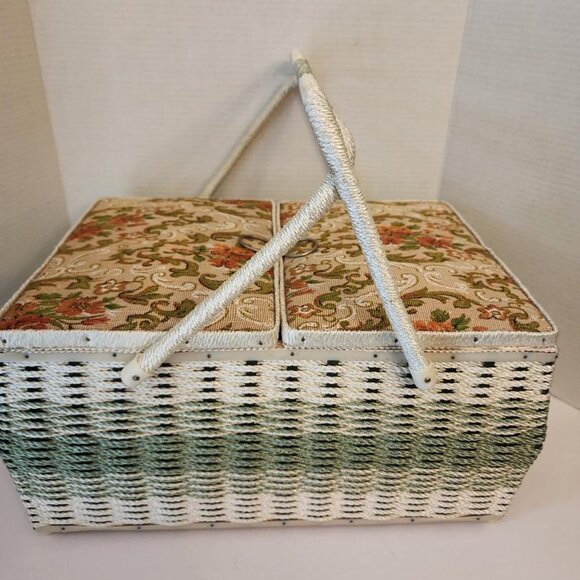 VTG LARGE WICKER/WOOD SEWING BOX W/ HANDLES! FLORAL FABRIC 16” X 11” X 8” - Picture 1 of 9